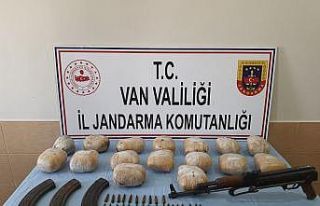 Başkale’de silah ve uyuşturucu ele geçirildi