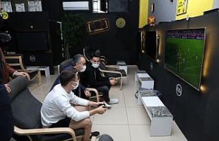 Başkan Aktaş, esnafı gezdi, oyun salonunda playstation...