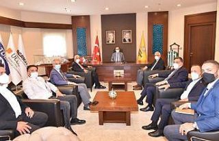 Başkan Altay Kuzey Kıbrıslı belediye başkanlarıyla...