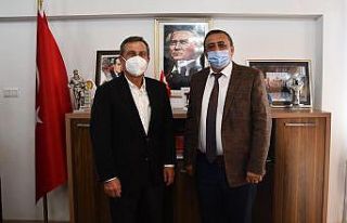 Başkan Ataç Mihalıççıklıları ziyaret etti