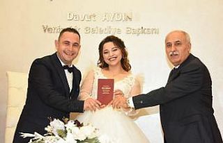Başkan Aydın damadı terletti