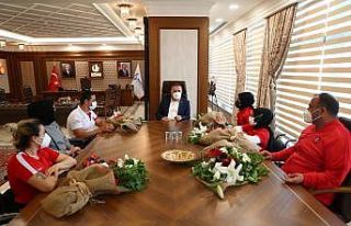 Başkan Çağırıcı "altın kızlar"ı...