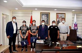 Başkan Çelik Şehzadeler’in şampiyonlarını...