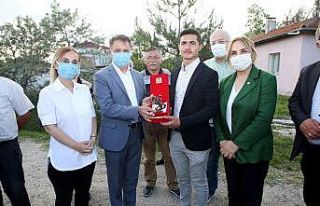 Başkan Deveci’den Türkiye’nin en genç muhtarının...
