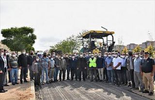 Başkan Dinçer sıcak asfalt serim çalışmalarını...
