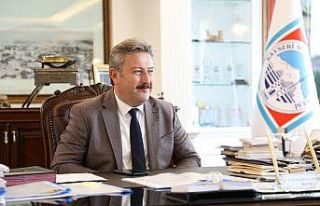 Başkan Dr. Palancıoğlu, madalya alan haltercilerin...