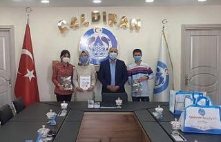 Başkan Ensari’den öğrencilere kaynak kitap desteği