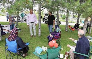 Başkan Kavuş Meram Millet Bahçesi’nde piknikçilerle...