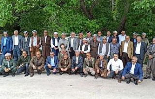 Başkan Özbek, sınırda devlet erkânını aradı