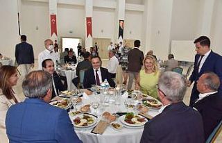 Başkan Şahin, sanayici ve iş insanlarıyla bir...