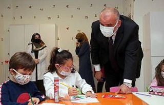 Başkan Sandıkçı ve miniklerin ilk ders heyecanı