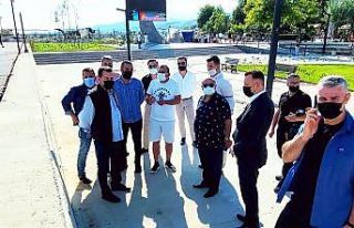 Başkan Yılmaz Edremit’te esnafı dinledi
