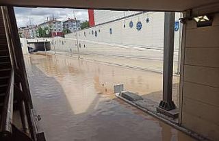 Başkent’te alt geçidi su bastı