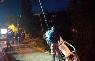 Başkent’te otomobil dereye uçtu: 4 yaralı