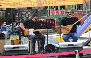 Başkentte pandemide sahne alamayan sanatçılara...