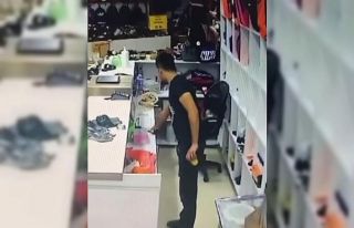 Batman’da masanın üzerindeki cep telefonunu çalan...