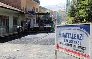 Battalgazi’de asfaltsız yol kalmıyor