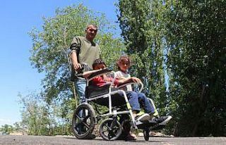 Batuhan’ın baba sırtındaki çileli okul yolculuğu...