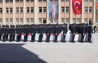Bayburt’ta polis adaylarının mezuniyet sevinci