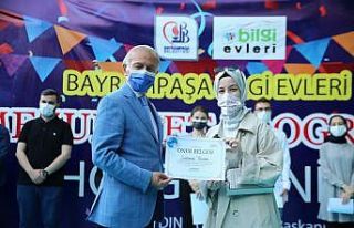 Bayrampaşa bilgi evlerinde mezuniyet heyecanı