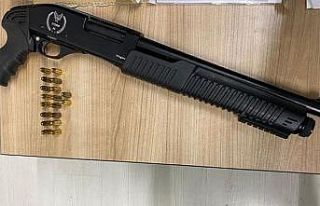 Bekçilerin durdurduğu araçta pompalı tüfek bulundu