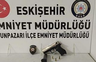 Bekçilerin şüphelendiği şahsın üzerinden silah...