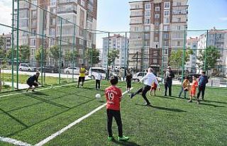 Belediye Başkanı Başdeğirmen çocuklarla top oynadı
