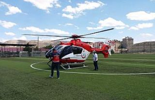 Beyin kanaması geçiren vatandaş, ambulans helikopterle...