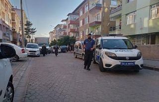 Bıçaklanan genç hastaneye kaldırıldı, hayati...