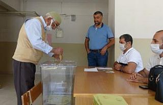 Bingöl’de vatandaşlar 9 muhtarlık için sandık...