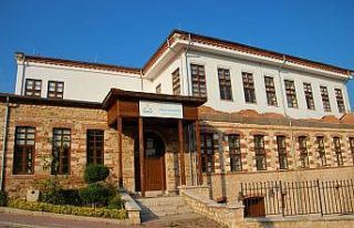 Bir buçuk asırlık tarihi binada geleceğin sanatçıları...