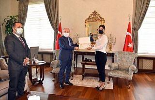 Bir günde 444 aşı yapan Dilan hemşireye başarı...