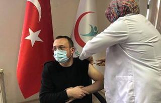 Bir günde bin 150 doz aşı