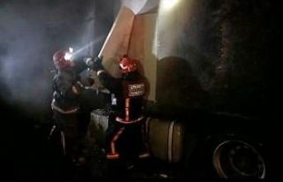 Bisküvi yüklü tır TEM’de alev alev yandı