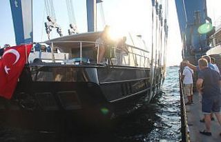 Bodrum yapımı lüks yat denize indirildi
