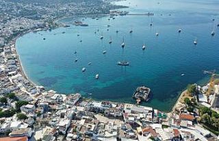 Bodrum’un masmavi suları göz kamaştırıyor