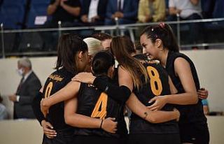 Bozüyük bayan voleybol takımı iyi oynadığı...