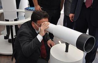 Bu tır tüm Türkiye’yi gezerek çocuklara uzayı...