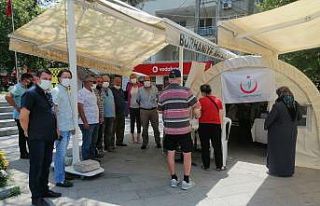 Burhaniye’de sağlıkçılara siyasetçi desteği