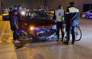 Bursa’da iki otomobil çarpıştı: 3 yaralı