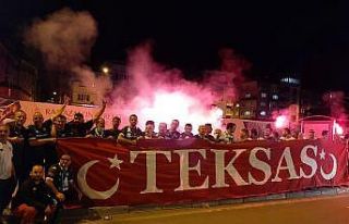Bursaspor taraftarı, A Milli Takımı desteklemek...