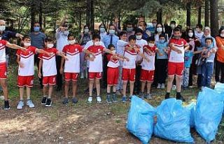Büyükler kirletti, çocuklar temizledi