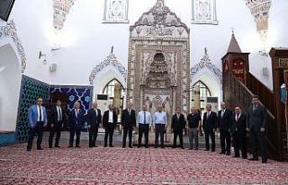 Büyükşehir belediye başkanları Muradiye Külliyesi’ne...