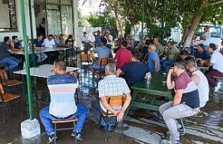 Büyükşehir bürokratları vatandaşları dinlemeye...