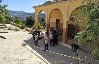 Camide kafasından vurulmuş halde bulundu