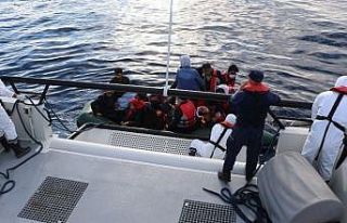 Çanakkale açıklarında 17 düzensiz göçmen kurtarıldı