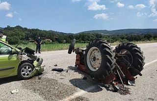 Çanakkale traktör ile otomobil çarpıştı: 4 yaralı