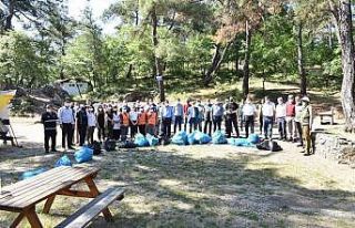 Çan’da belediye ekipleri mesire alanını temizledi