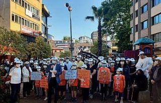 Çaycumalılar sokaklarını temizledi