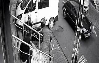 Çekmeköy’de otomobilin çocuğa çarpma anı kamerada